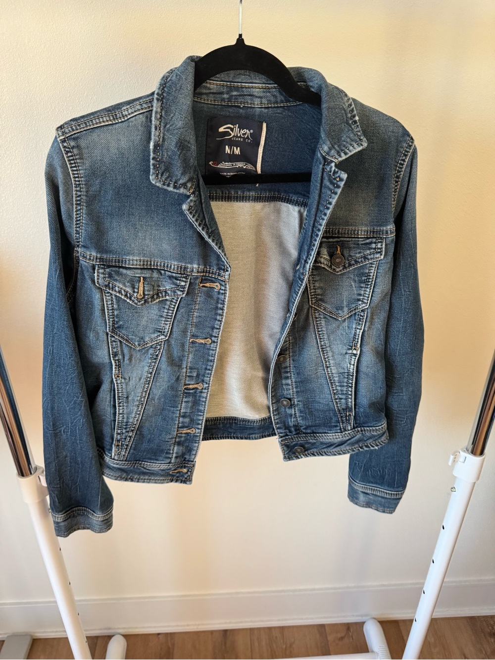 Silver Jeans Co. Womens Jean Jacket Size M Medium Distressed Faded Denim Trucker